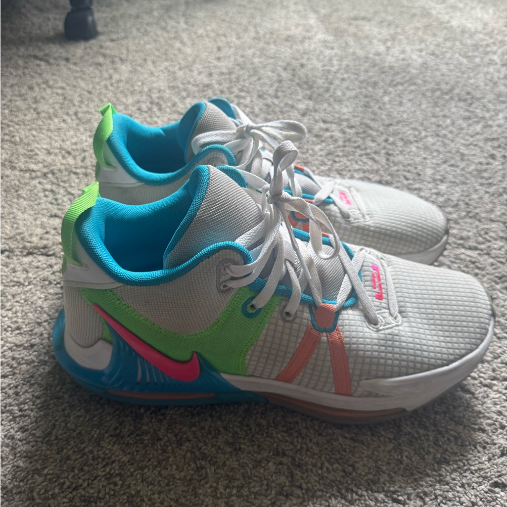 Men’s Lebron Sneakers With Neon Accents
